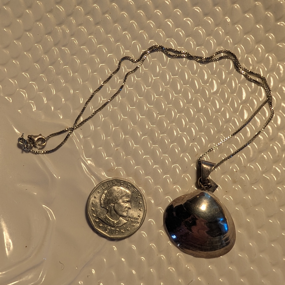 Sterling Silver"Large"Clam& Solid Sterling Silver Chain - Picture 4 of 4